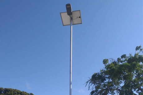 GUYANA_Lumière solaire de rue dans l'entrepôt