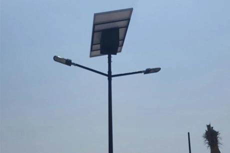QATAR_Éclairage de rue solaire devant l'hôtel de ville