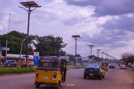 NIGERIA_Éclairer la rue principale